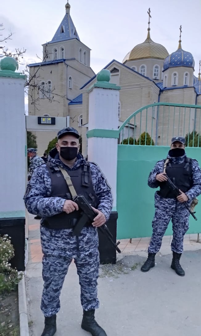 Более 300 росгвардейцев отвечали за общественную безопасность дагестанцев во время празднования Пасхи