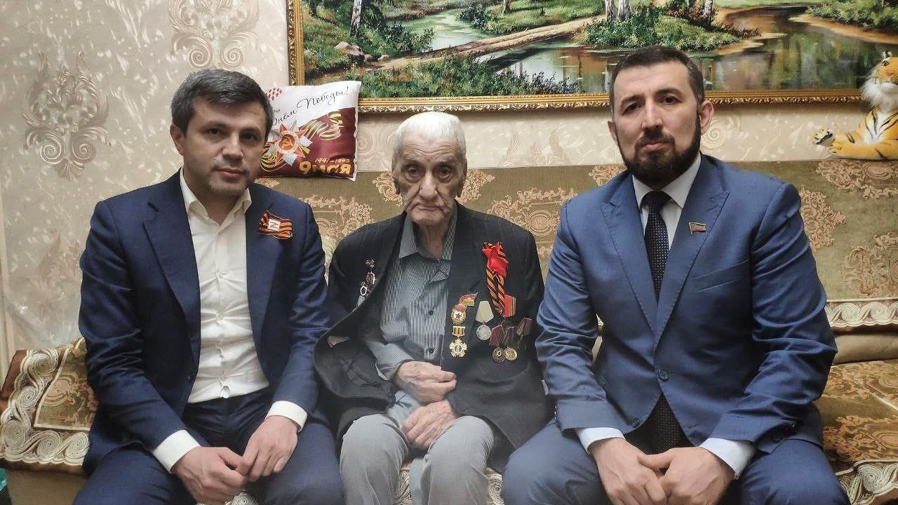 Посетили ветерана ВОВ Мамедова Асадуллу Ибрагимовича