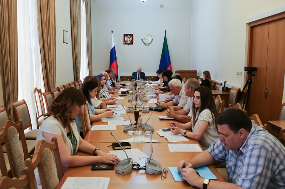 В Дагестане усилят работу по оказанию адресной помощи малообеспеченным русскоязычным семьям с детьми