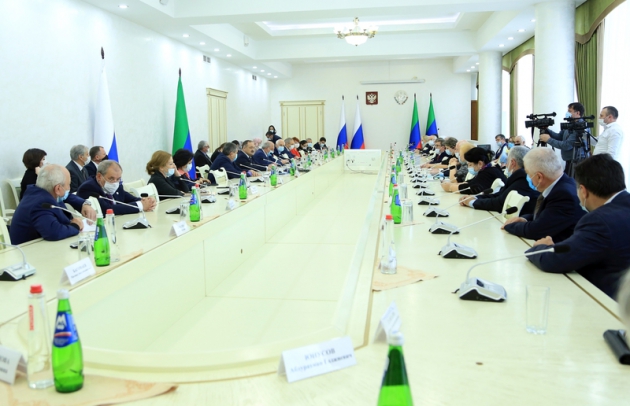 Сергей Меликов провел заседание Совета при Главе РД