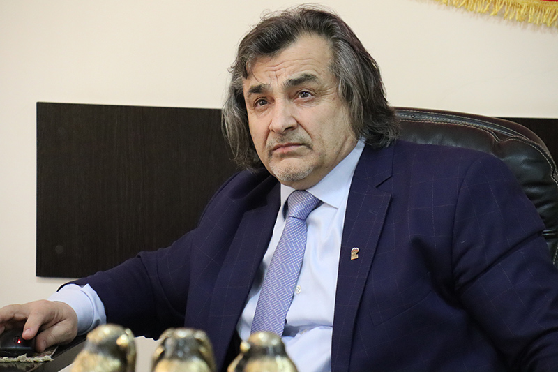 Гаджи Биярсланов перечислил личные средства по акции "Собери ребенка в школу"