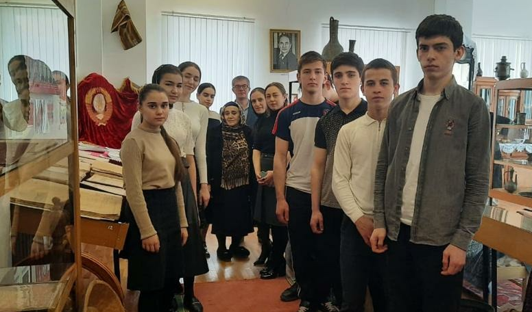Школьники Карабудахкентского района посетили муниципальный архив