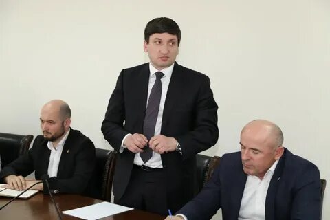 Коллективу Минсельхозпрода РД представили нового заместителя министра