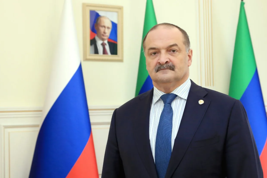 Сергей  Меликов поздравил граждан региона с Днем Конституции Республики Дагестан