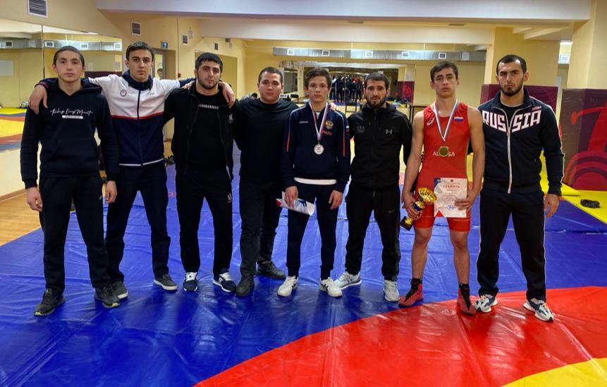 Назир Тонаев и Даниял Агаев - чемпионы СКФО среди юниоров по греко-римской борьбе