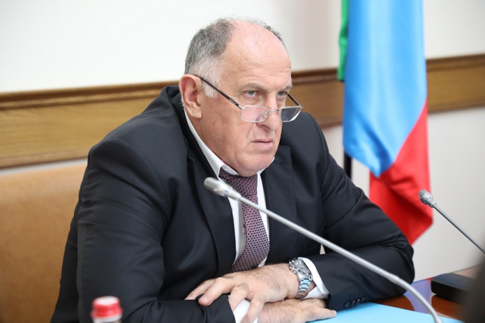Абдулмуслимов выразил обеспокоенность из-за темпов проводимых работ в некоторых школах