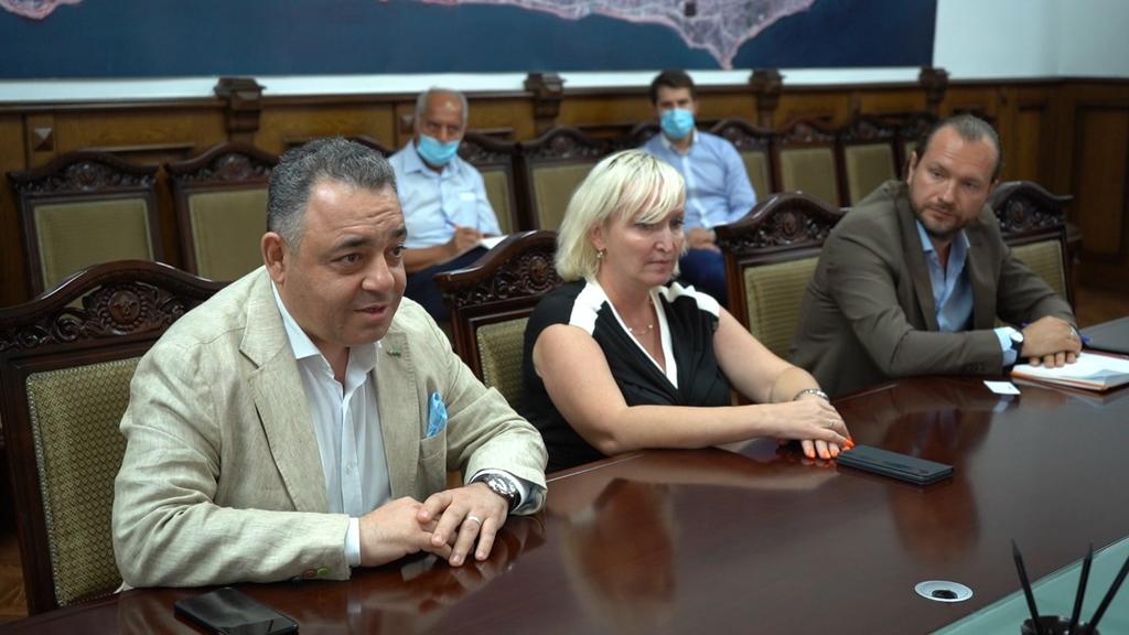 Глава Дербента провел встречу с руководителем Фонда "Стратегия" Мецо Игитяном