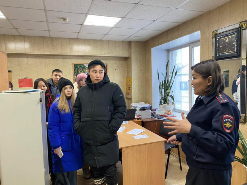 Сотрудники полиции в рамках «Студенческого десанта» встретились со студентами