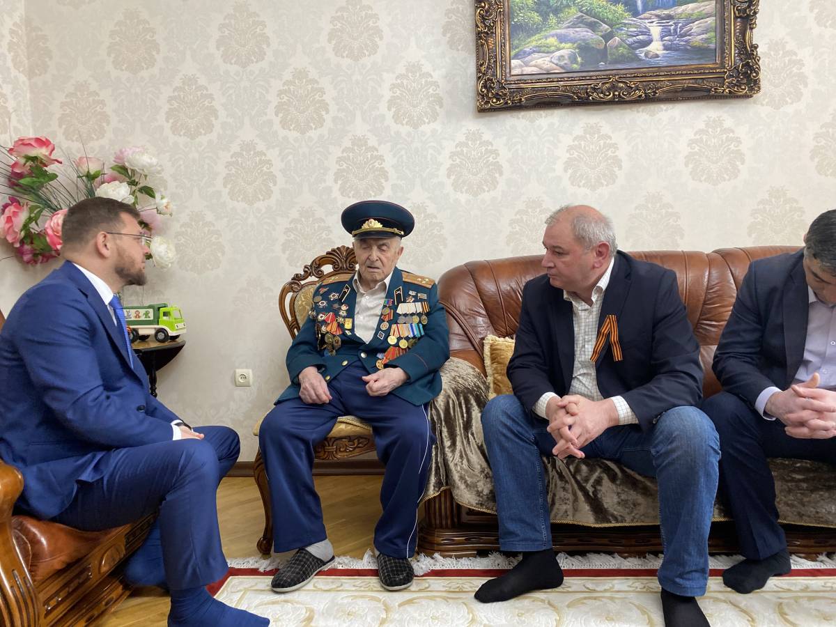 Ветеранов войны проживающих в Махачкале поздравили с Днём Победы