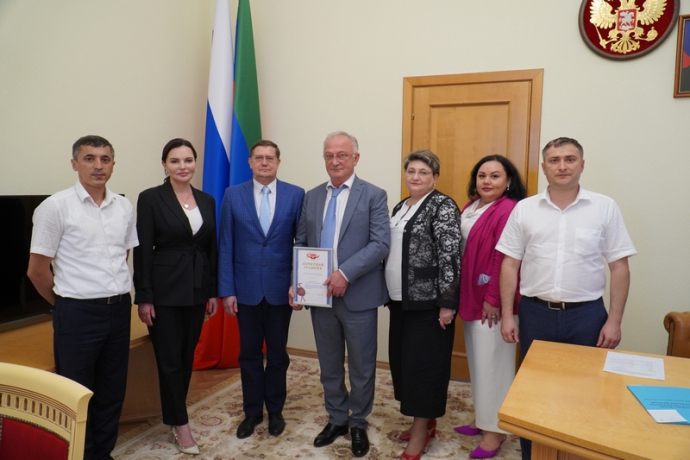 Абдулпатах Амирханов встретился с председателем Профсоюза работников здравоохранения РФ Анатолием Домниковым