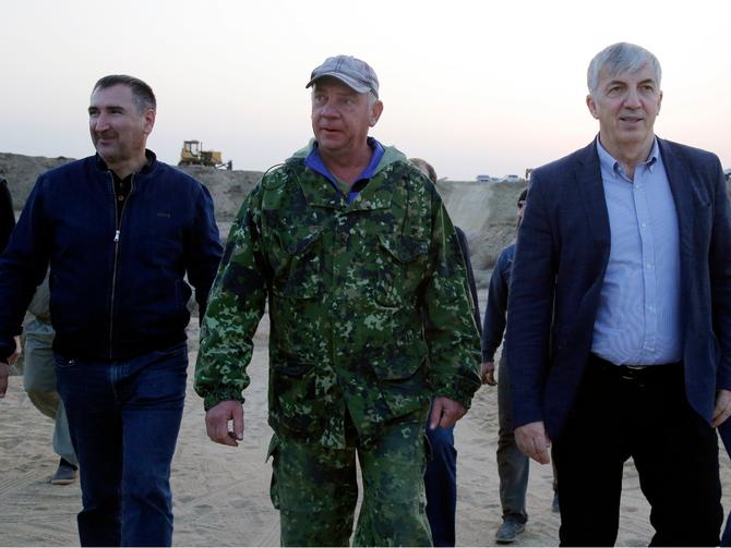 На территорию строящегося парка «Патриот» поступили новые экспонаты