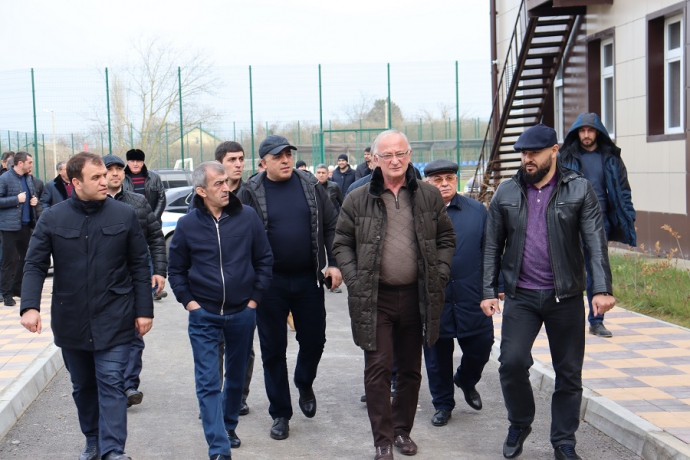 Амирханов посетил строительную площадку новой школы в Магарамкентском районе