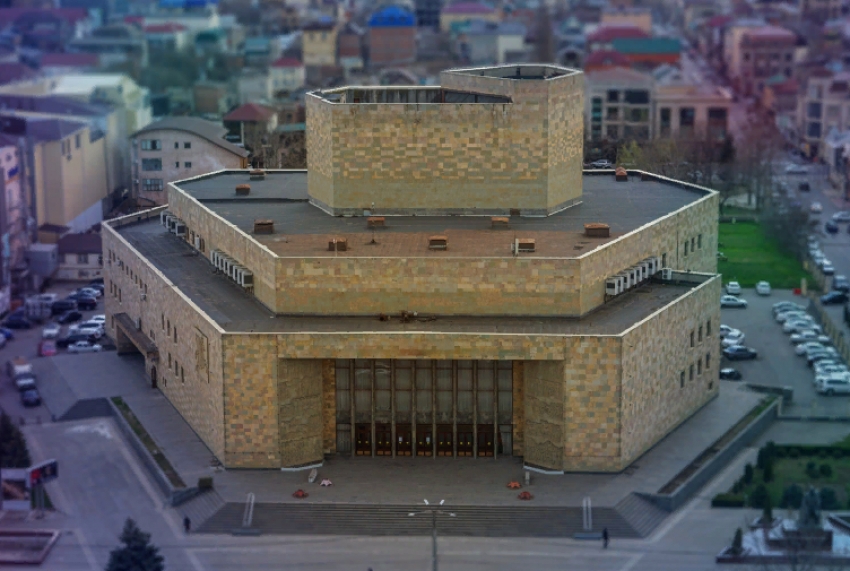 В Русском театре с участием Сергея Меликова проходит торжественное мероприятие ко Дню пограничника