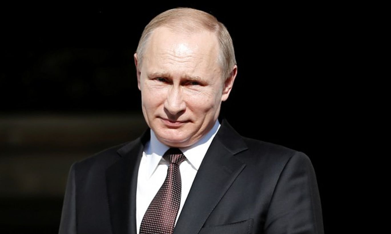 Путин поручил с 2022 года ввести в школах уроки по плаванию