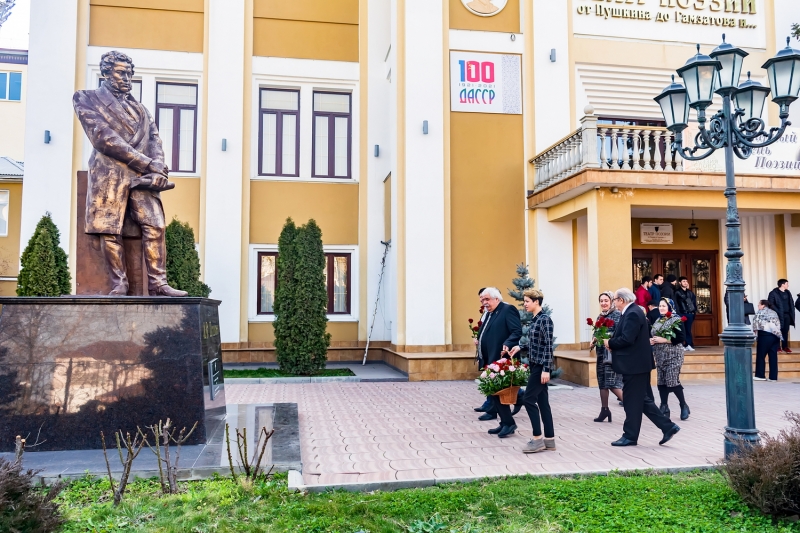 В театре поэзии Махачкалы состоится фотовыставка "Вся жизнь — сплошная сцена…"