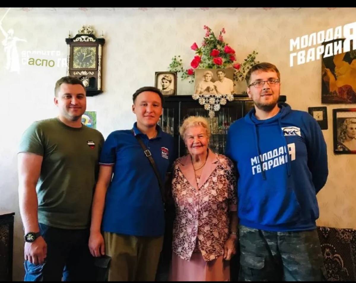 Артем Бичаев поздравил жительницу Мелитополя с юбилеем