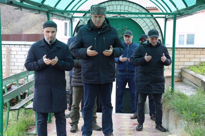 Абдулмуслим Абдулмуслимов посетил зияраты в Буйнакском районе