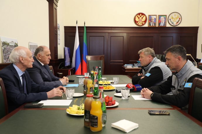 Абдулмуслим Абдулмуслимов провел встречу с губернатором Астраханской области Игорем Бабушкиным