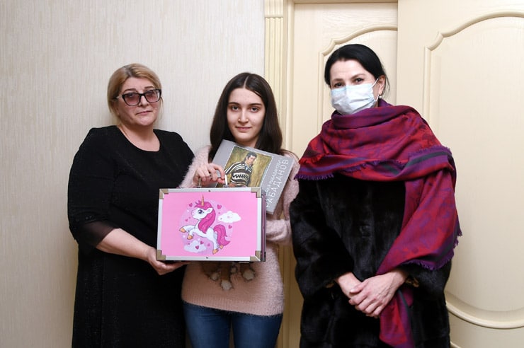 Елена Ельникова исполнила желание 14-летней дагестанки