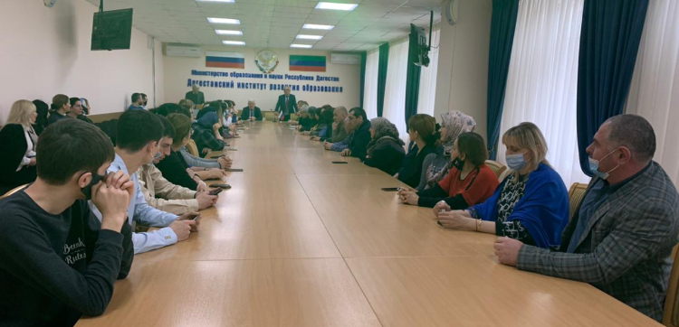 В Дагестанском институте развития образования состоялся круглый стол, посвященный 100-летию со дня образования ДАССР
