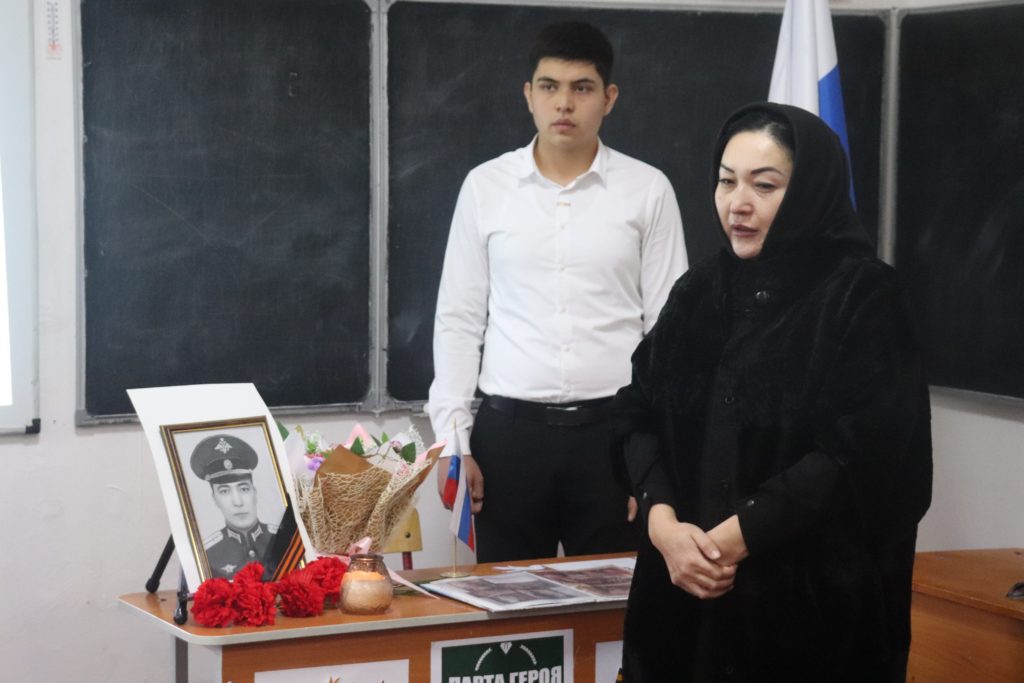 В Ногайском районе в школе им.Кадрии  открыли «Парту Героя» Кайтарбия Елманбетова