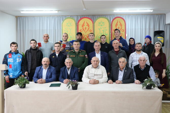 В Казбековском районе проводили призывников в армию