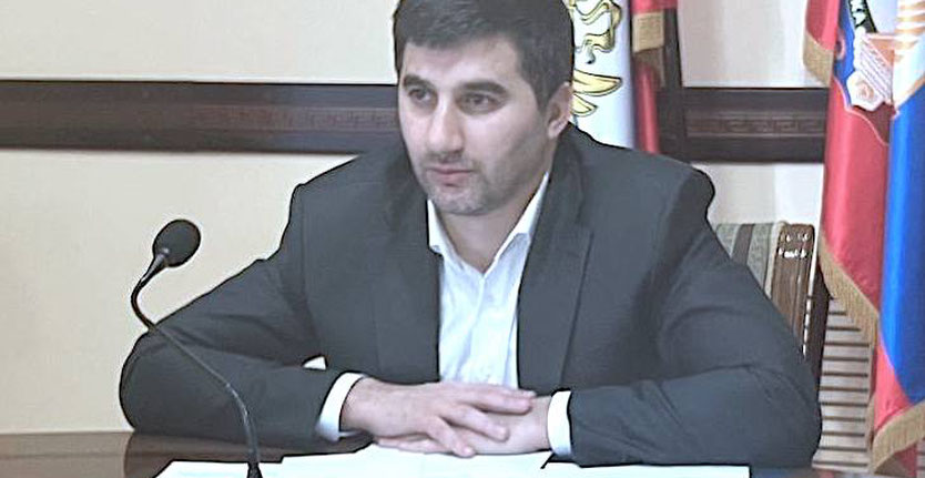Поздравление главы Буйнакского района Уллубия Ханмурзаева с праздником Ураза-Байрам