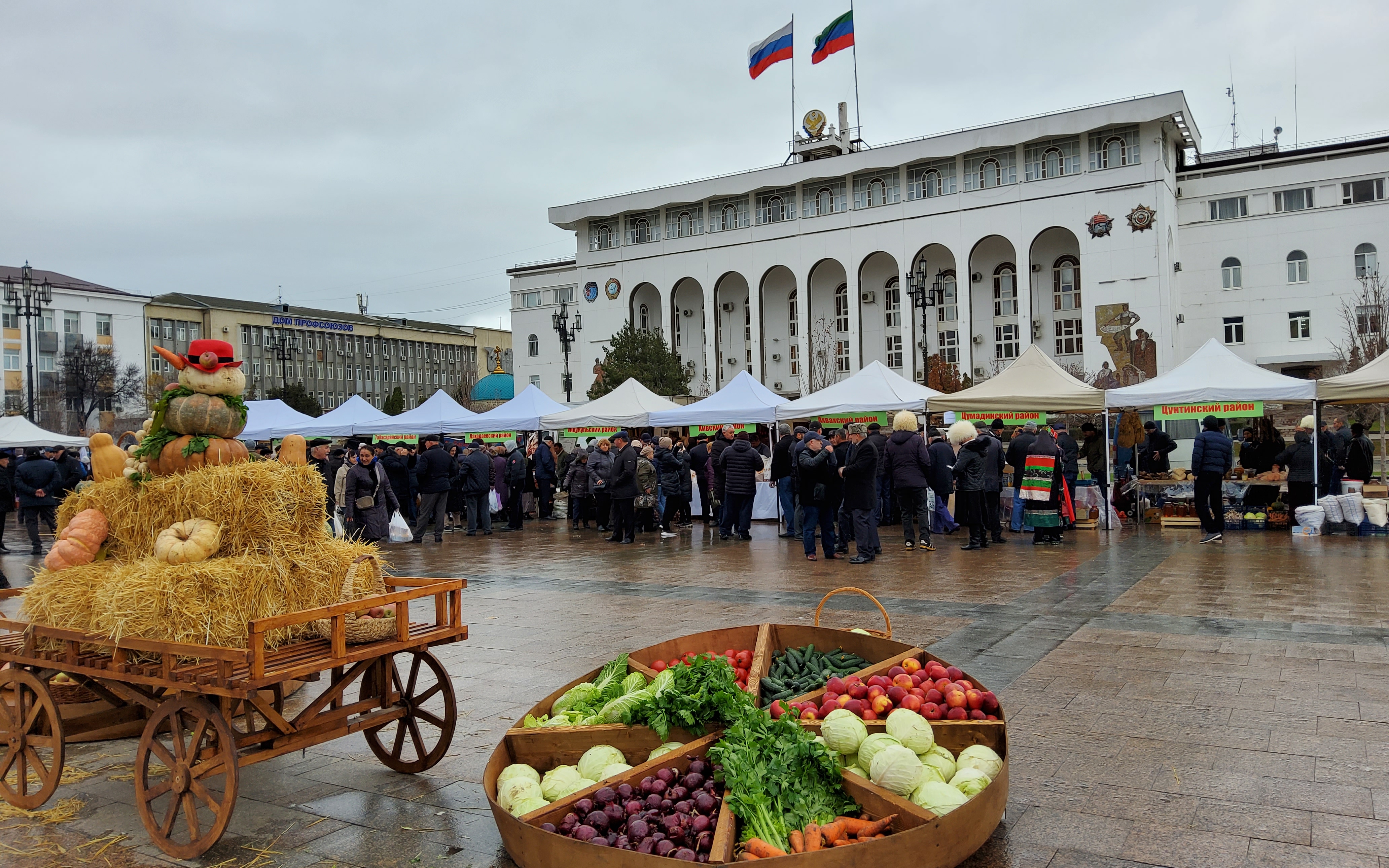 Крупная сельхозярмаркa в Махачкале