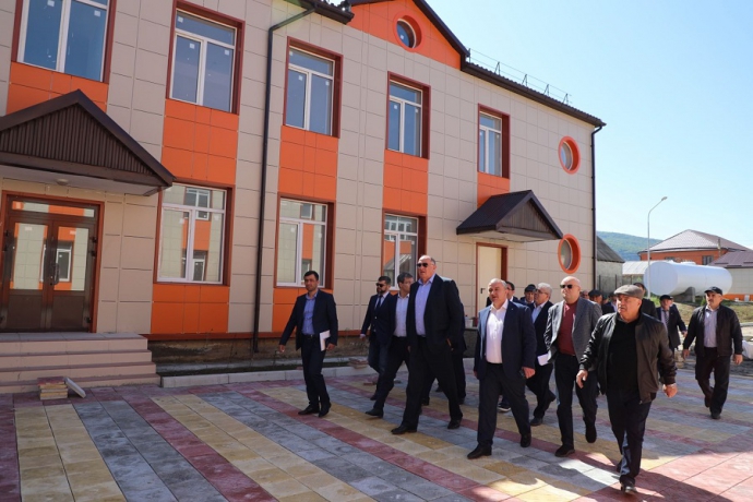 В Казбековском районе построят школу на 420 мест Диана Муталибова