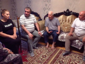 Глава Дербентского района встретился с родителями военнослужащих