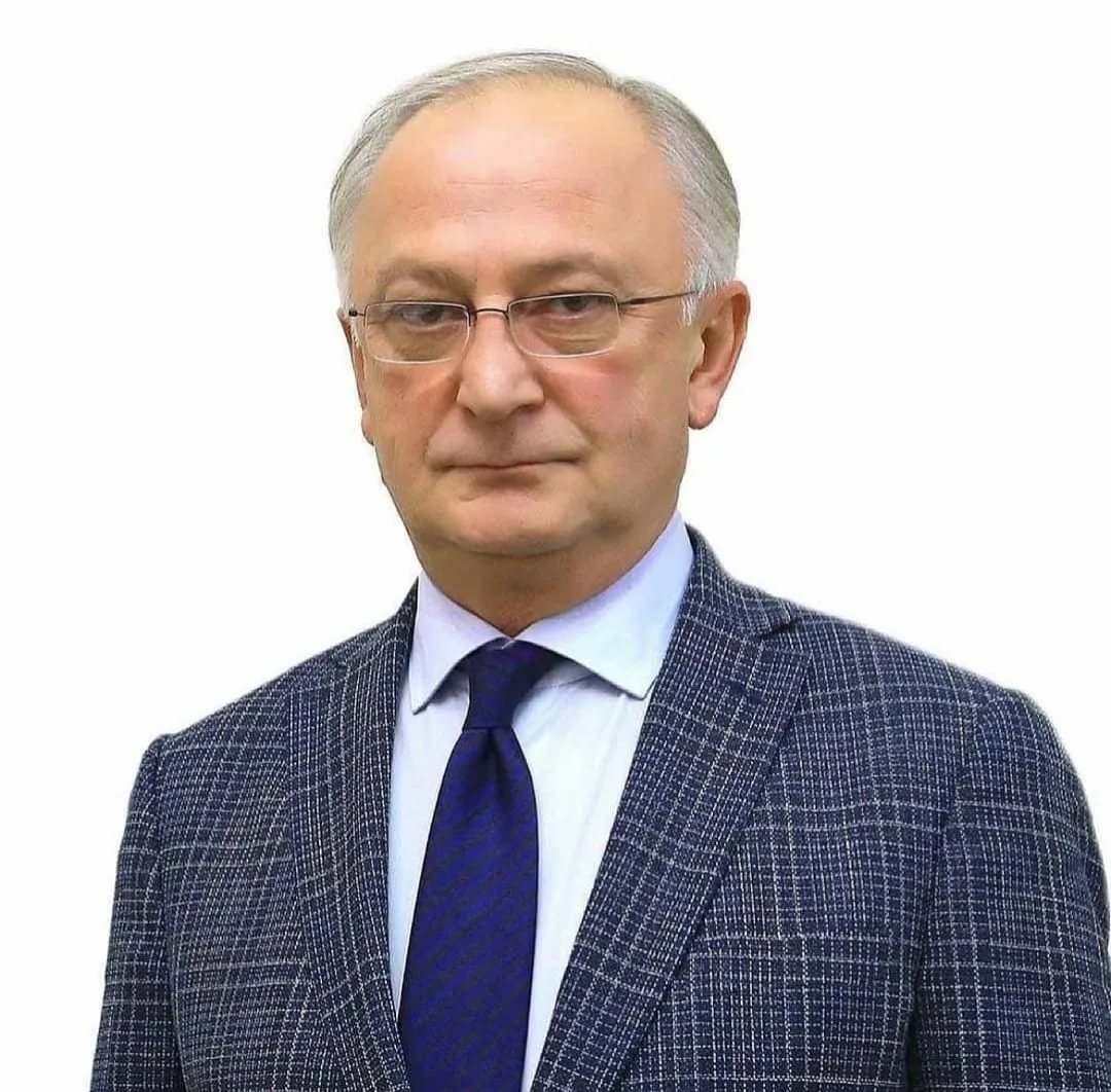 Абдулпатах Амирханов покинул должность по собственному желанию