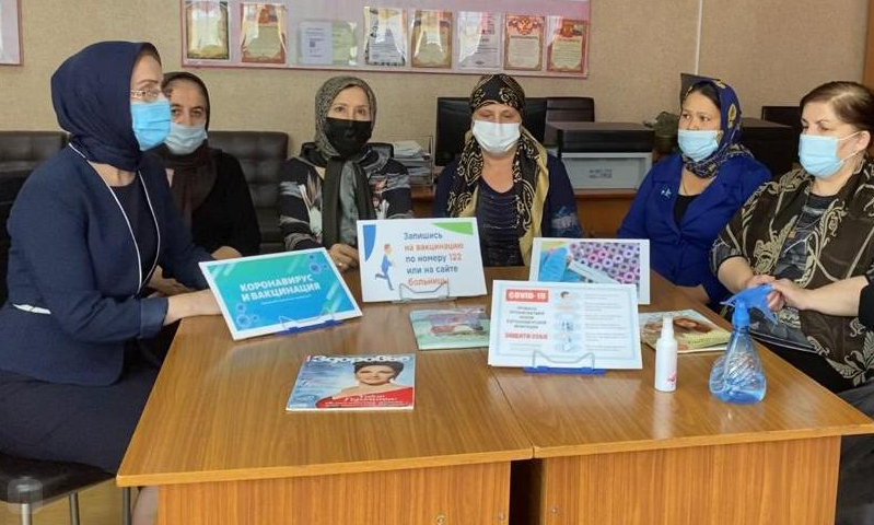 Работники библиотечной системы призывают жителей  Хасавюртовского района пройти вакцинацию