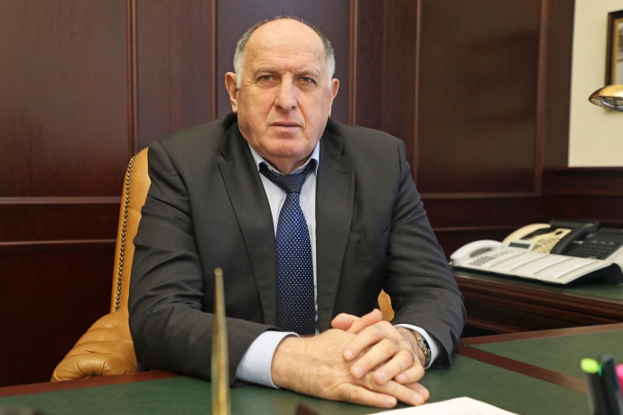 Абдулмуслим Абдулмуслимов поздравил юристов с профессиональным праздником