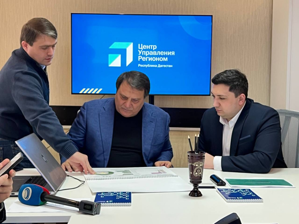 Руководитель ЦУР Дагестана рассказал депутату Госдумы  о важности обратной связи с жителями региона