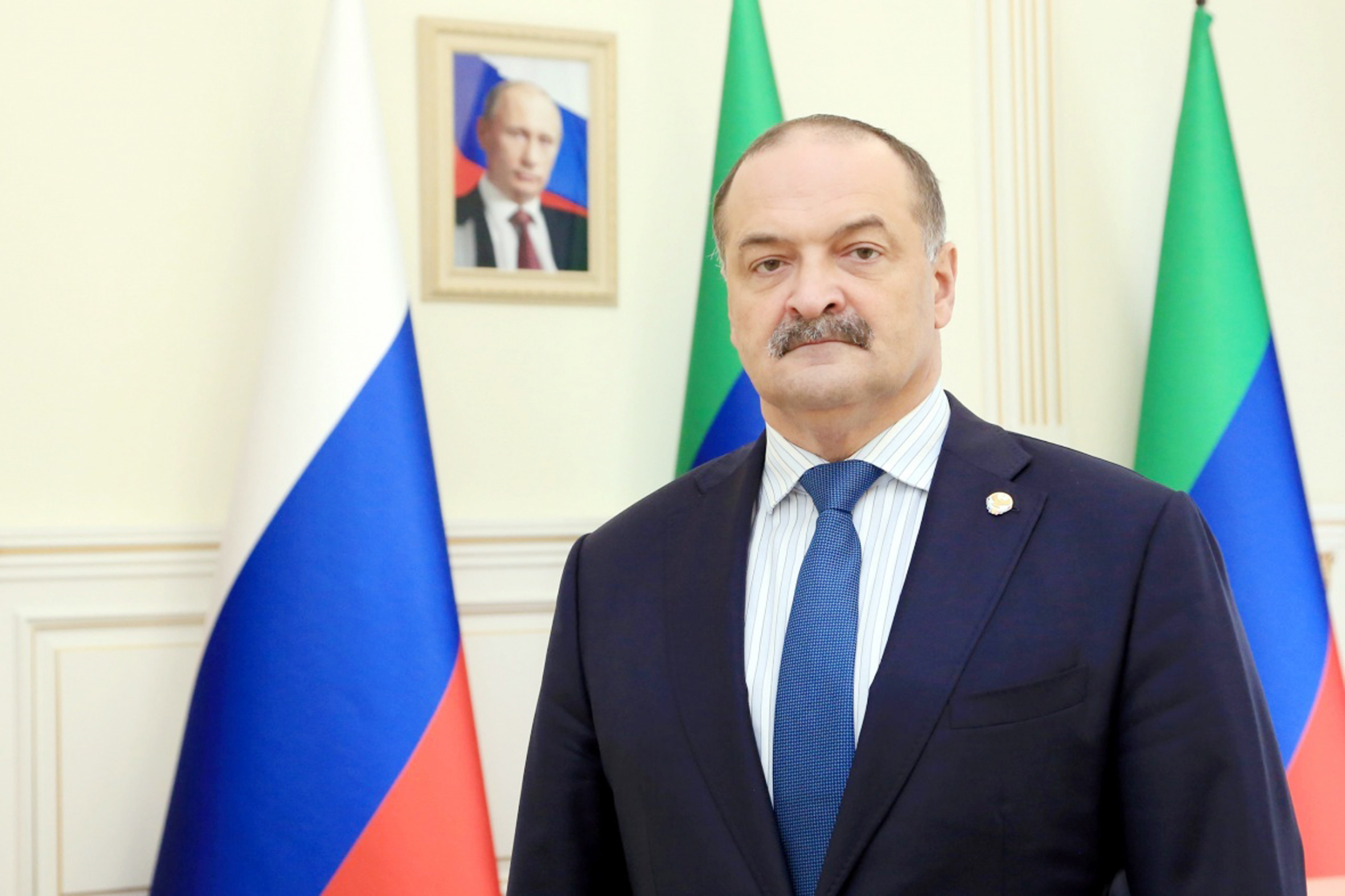 Республиканы Башчысы Сергей Меликов ватандашланы байрам гюн булан къутлагъан.