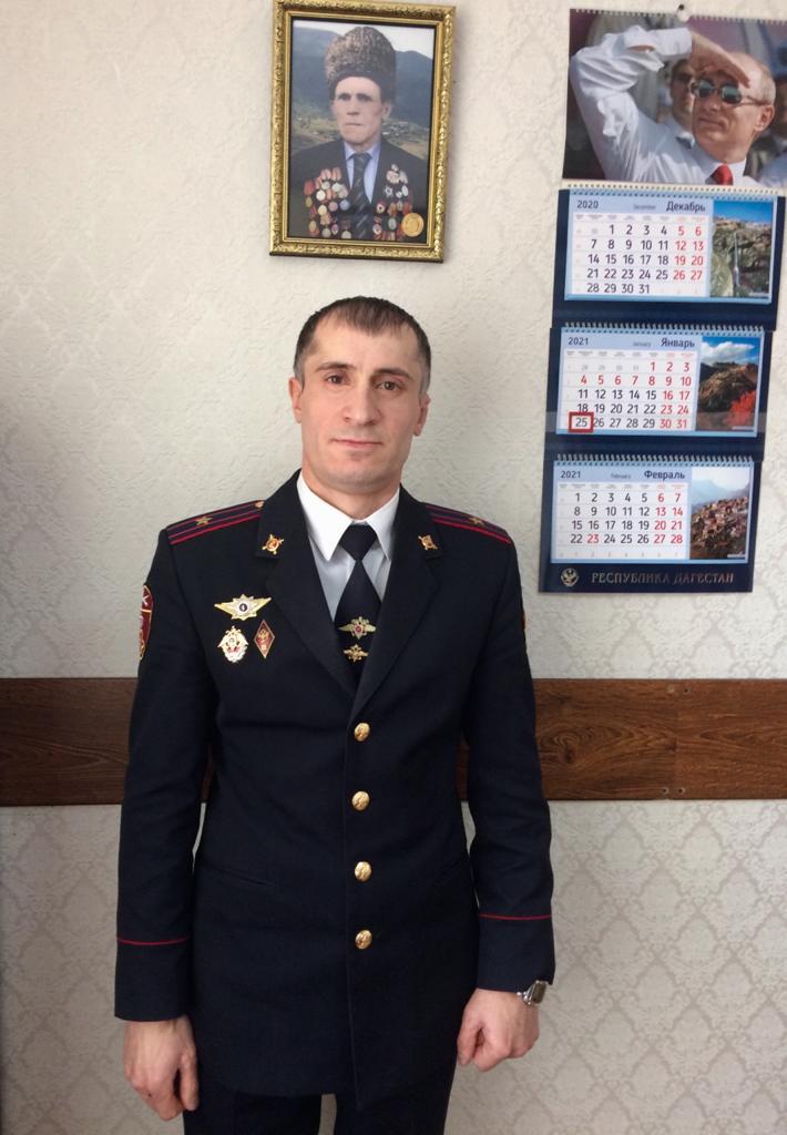 В Махачкале полицейский спас многодетную семью отравившихся угарным газом