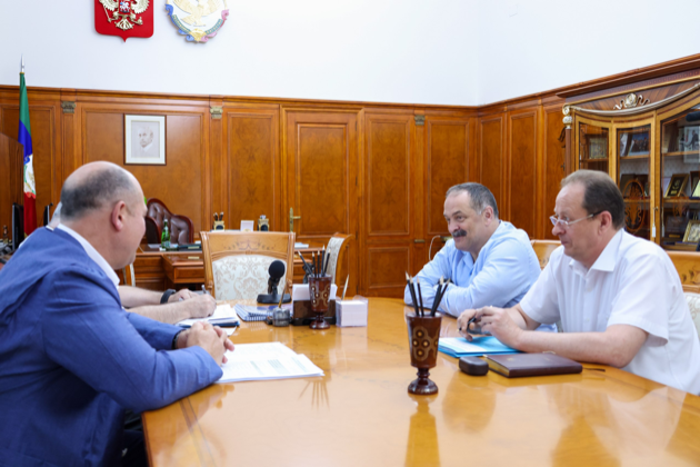 Сергей Меликов и Ильяс Умаханов обсудили проведение в регионе парламентского форума к 100 - летию Расула Гамзатова