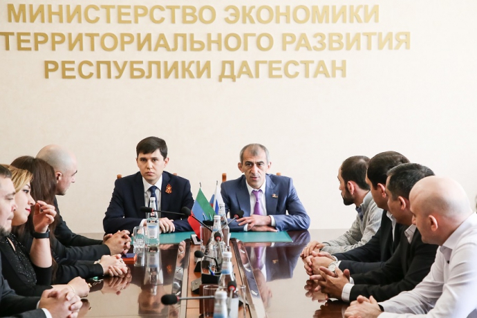 Коллективу Комитета по госзакупкам РД представили нового руководителя