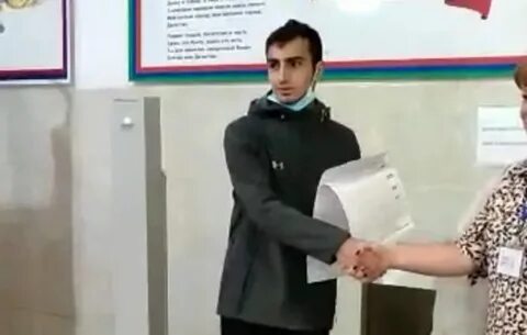 Участок для голосования в Каспийске посетил самый молодой избиратель