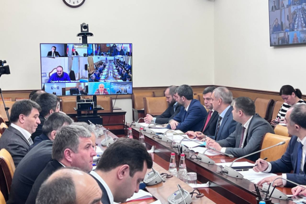 Сергей Меликов провел еженедельное совещание с органами власти