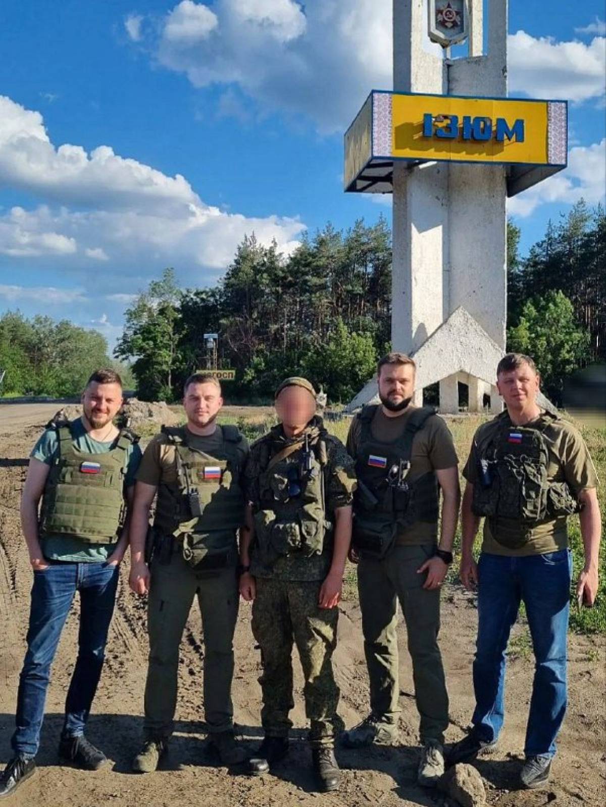 Артем Бичаев с однопартийцами навестили российских военных в Харьковской области