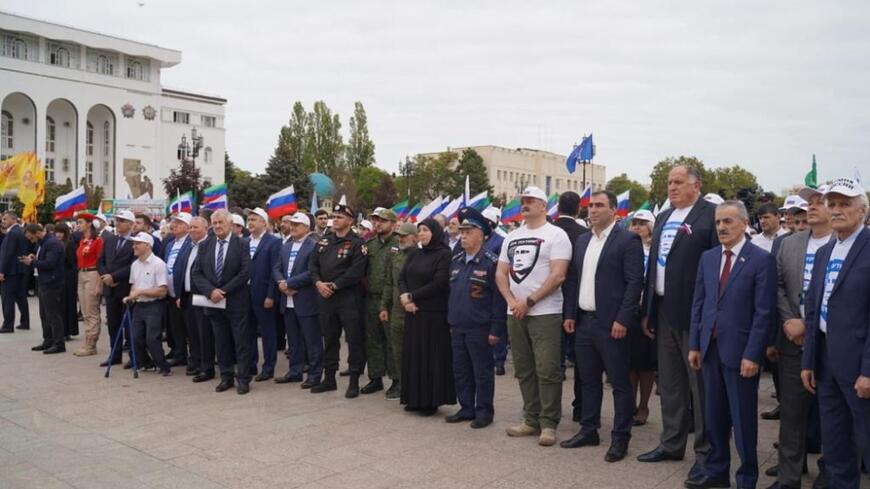Около 200 работников "Даглесхоза" поддержали акцию в поддержку курса Президента России