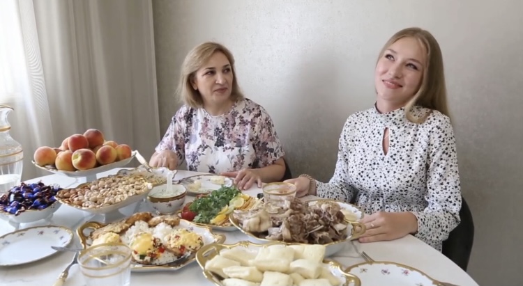 Настя Берестюк из Донецка провела неделю в семье Мусаевых в Махачкале