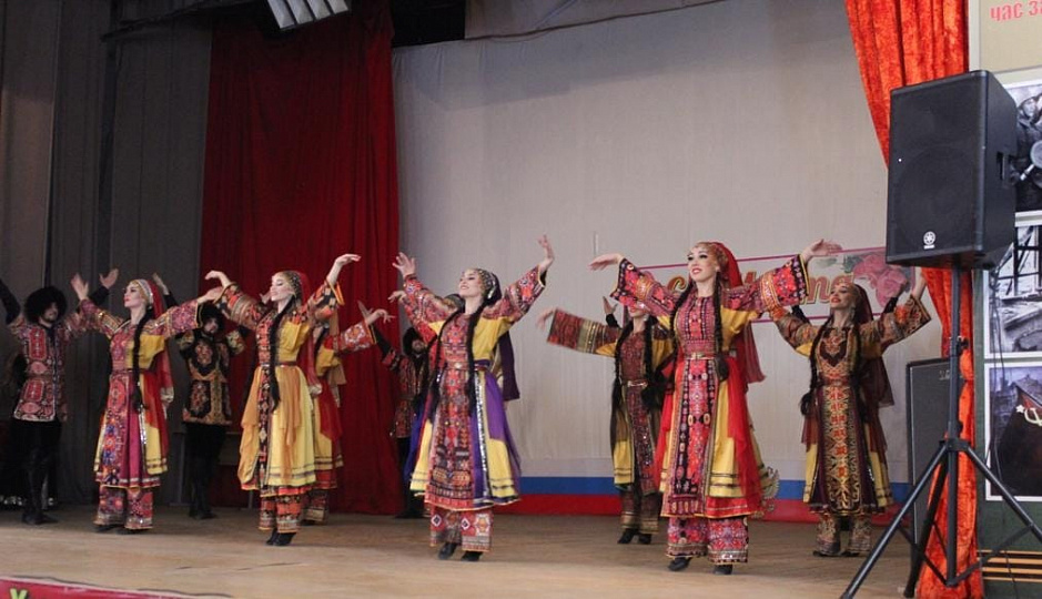 В Буйнакске прошел концерт для жен и дочерей военнослужащих Диана Муталибова
