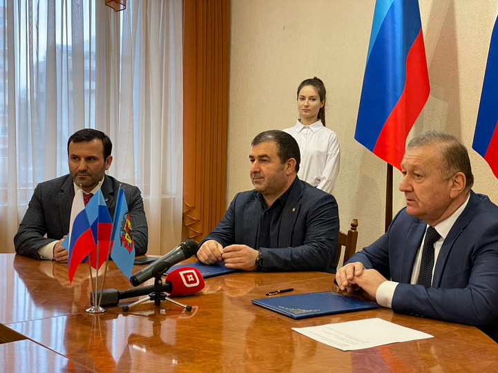 Подписано Соглашение о дружбе, сотрудничестве и взаимной помощи между городами Луганск и Каспийск Диана Муталибова