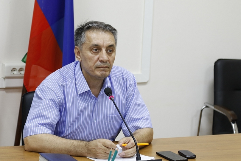 Абдурахман Махмудов провел совещание по вопросам снижения неформальной занятости в Дагестане Диана Муталибова