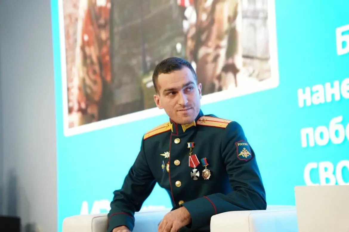 С Героем России Темирланом Абуталимовым встретились учащиеся