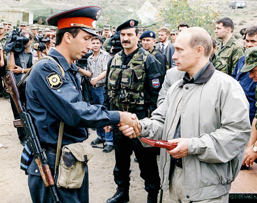 Давну тютюню ювукъда сезиле эди…