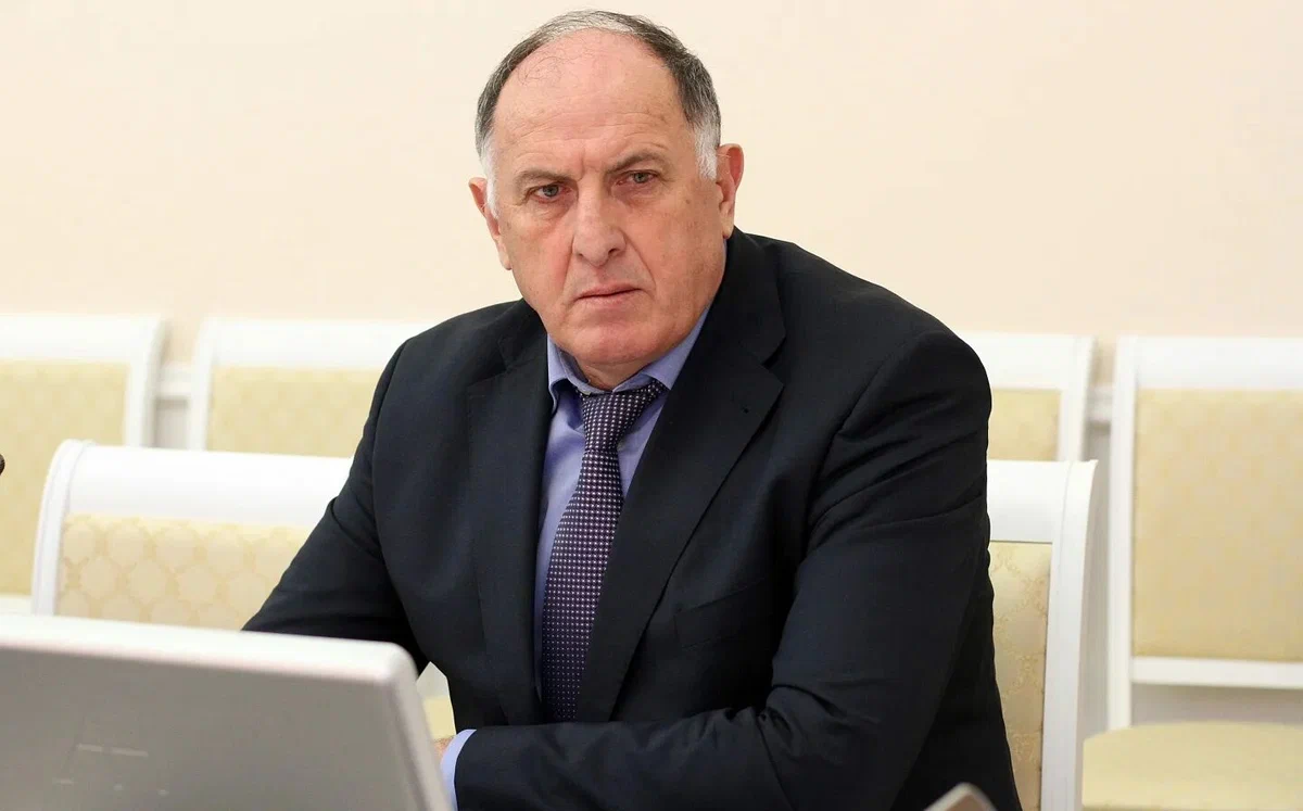 Абдулмуслим Абдулмуслимов поздравил жителей республики с Днем единства народов Дагестана